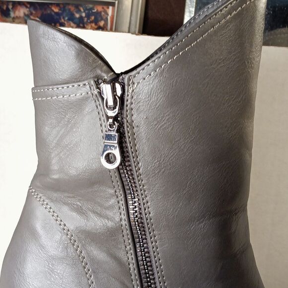 Journee Comfortfoam JAQUIE Vegan Leather Platform Bootie Sz 9 - Picture 4 of 9